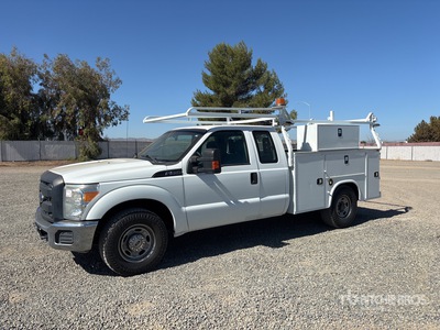 2016 Ford F-350 4x2 Extended Cab Utility Truck