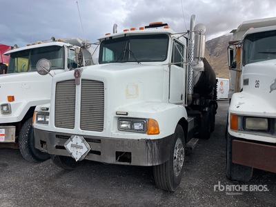 1989 Kenworth T400 6x4 Sealcoat Truck