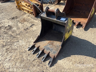 32 in Digging Excavator Bucket
