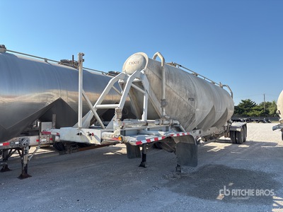1992 Fruehauf T/A Pneumatic Bulk Trailer