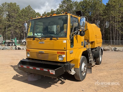 Johnston on 2001 Freightliner FC70 Sweeper Truck