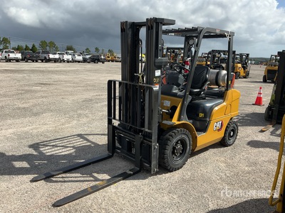 2022 Cat GP25NM 4500 lb Pneumatic Tire Wózek widłowy
