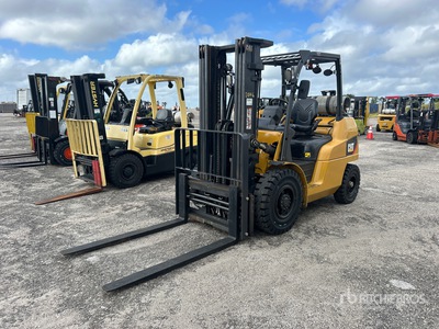 2020 Cat GP40N1 7200 lb Pneumatic Tire Forklift