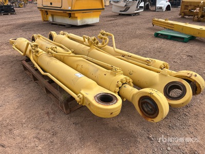 Quantity of (4) Hydraulic سلندر