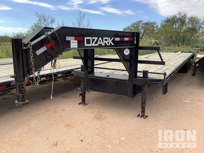 2022 Ozark 40 ft T/A Gooseneck Geräteanhänger