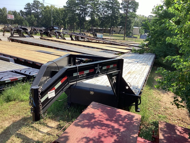 2023 J&J Trailer Star 40 ft T/A Equipment Trailer