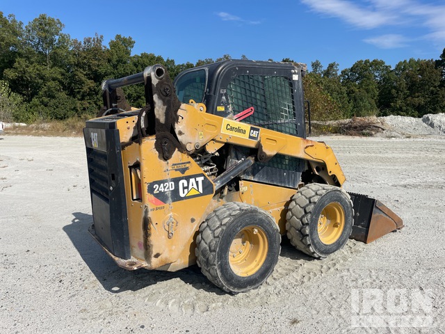 MINI CARGADOR SOBRE RUEDAS 2015 CATERPILLAR 242D
