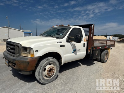 2002 Ford F-450 XL 4x2 Flatbed Truck