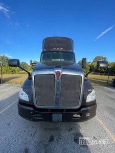 2016 Kenworth KW/T680 S/A Day Cab Truck Tractor