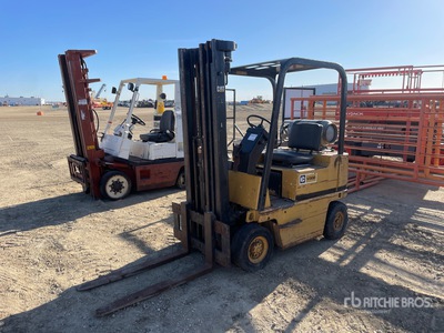 Cat V30D 3000 lb Cushion Tire Carretilla Elevadora