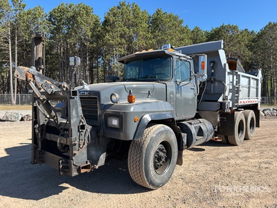 2002 Mack RD600 6x4 Snow Plow Truck