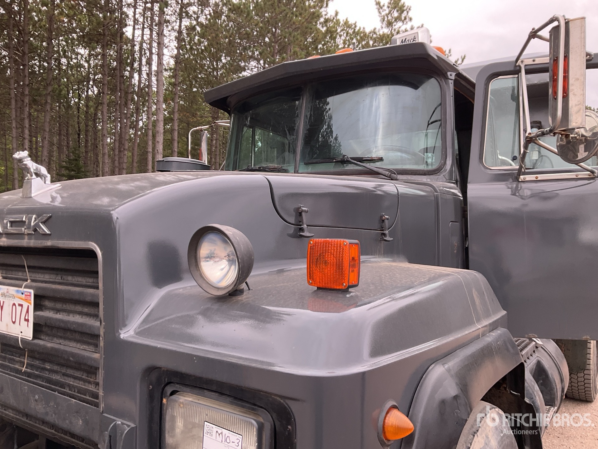 2002 Mack RD600 6x4 Snow Plow Truck