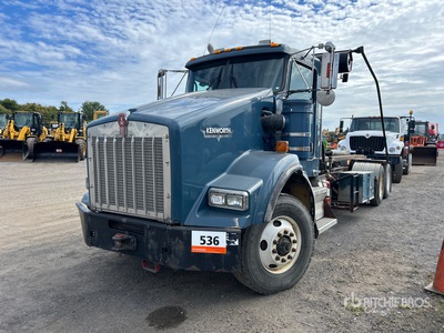 2006 Kenworth T800 6x4 Roll-Off Truck