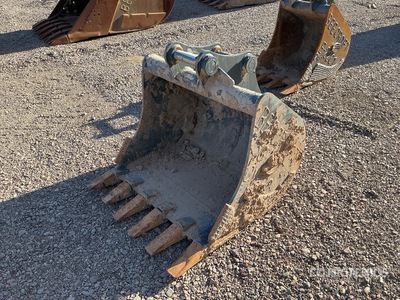 36 in Digging Excavator Bucket