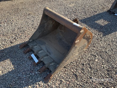 36 in Digging Excavator Bucket
