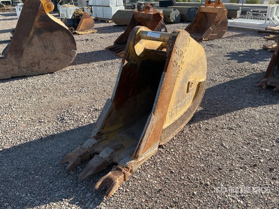 24 in Digging Excavator Bucket