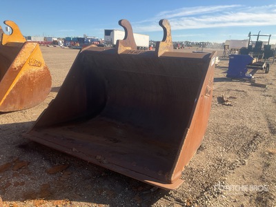 Brandt 84 in Q/C Cleanup Excavator Bucket - Fits John Deere 470G