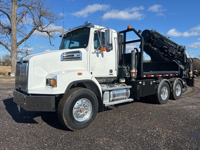 2021 Copma 650-6 60670 lb Knuckle Boom on 2022 Western Star 4700SB 8x4 Truck