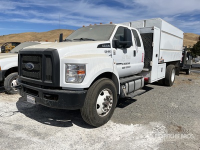2018 Ford F-750 4x2 Extended Cab Ciężarówka z rozdrabniaczem