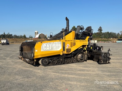 2015 Cat AP1055F Track راصف الأسفلت