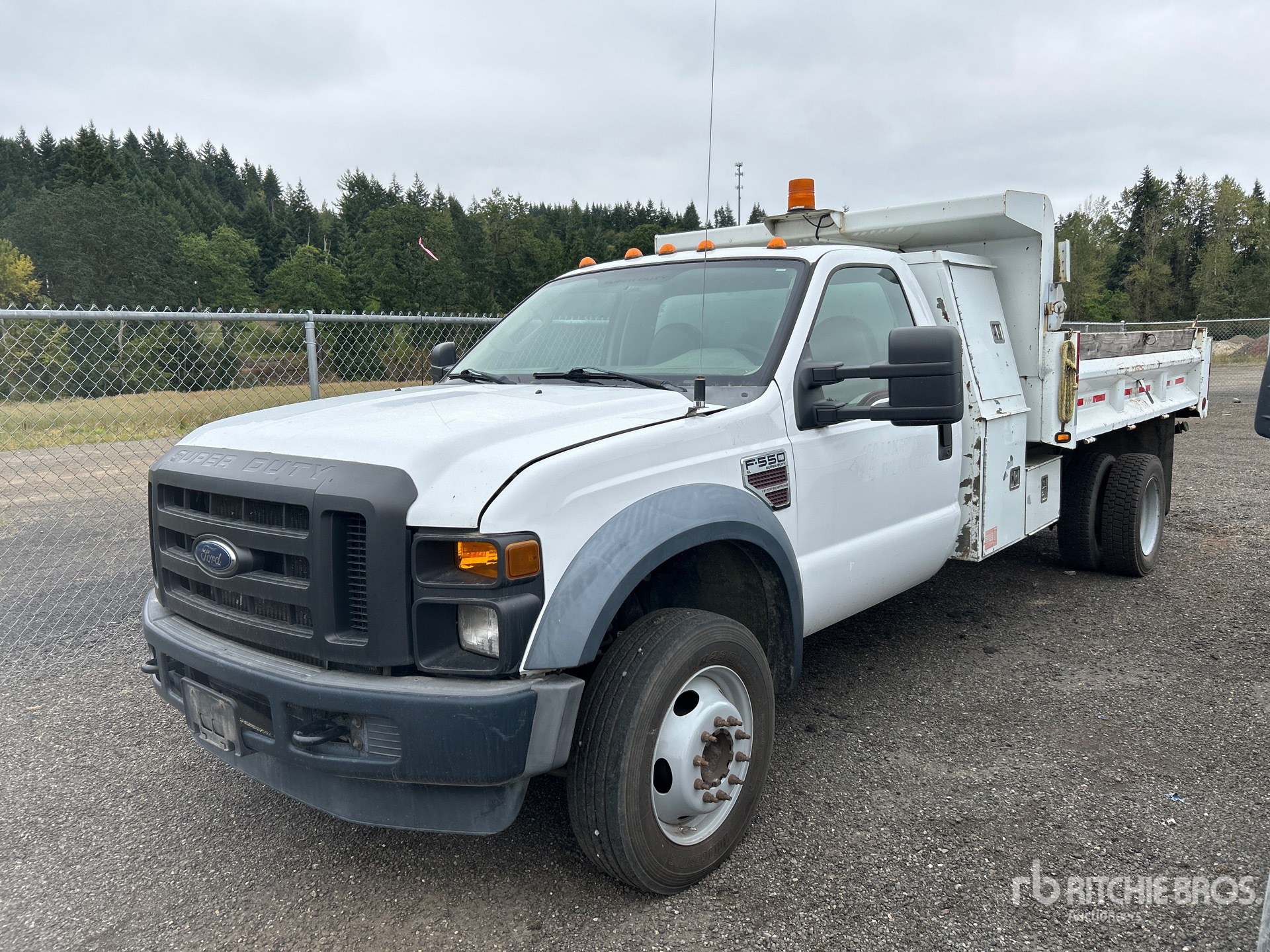 2008 Ford F-550 4x2 Camión volquete