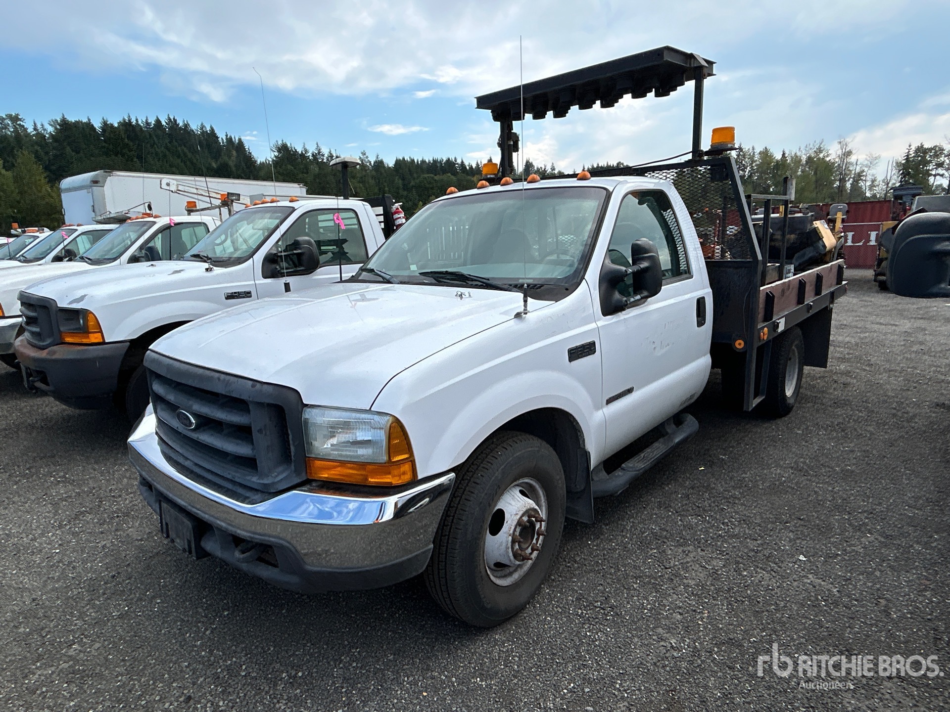 1999 Ford F-350 XL 4x2 Flatbed Truck