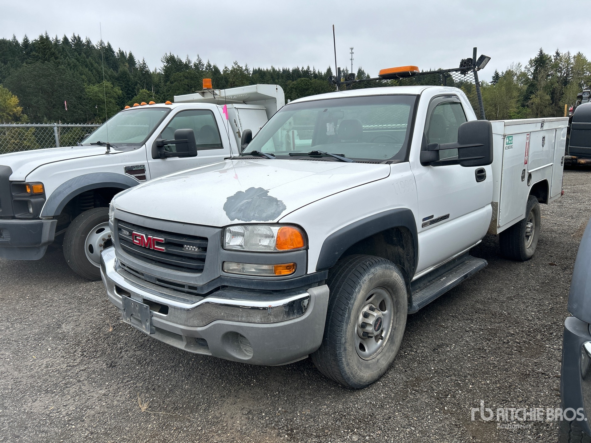 2006 GMC Sierra 2500HD 4x2 Utility Truck
