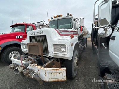 1985 Mack RD688S 6x4 Water Truck