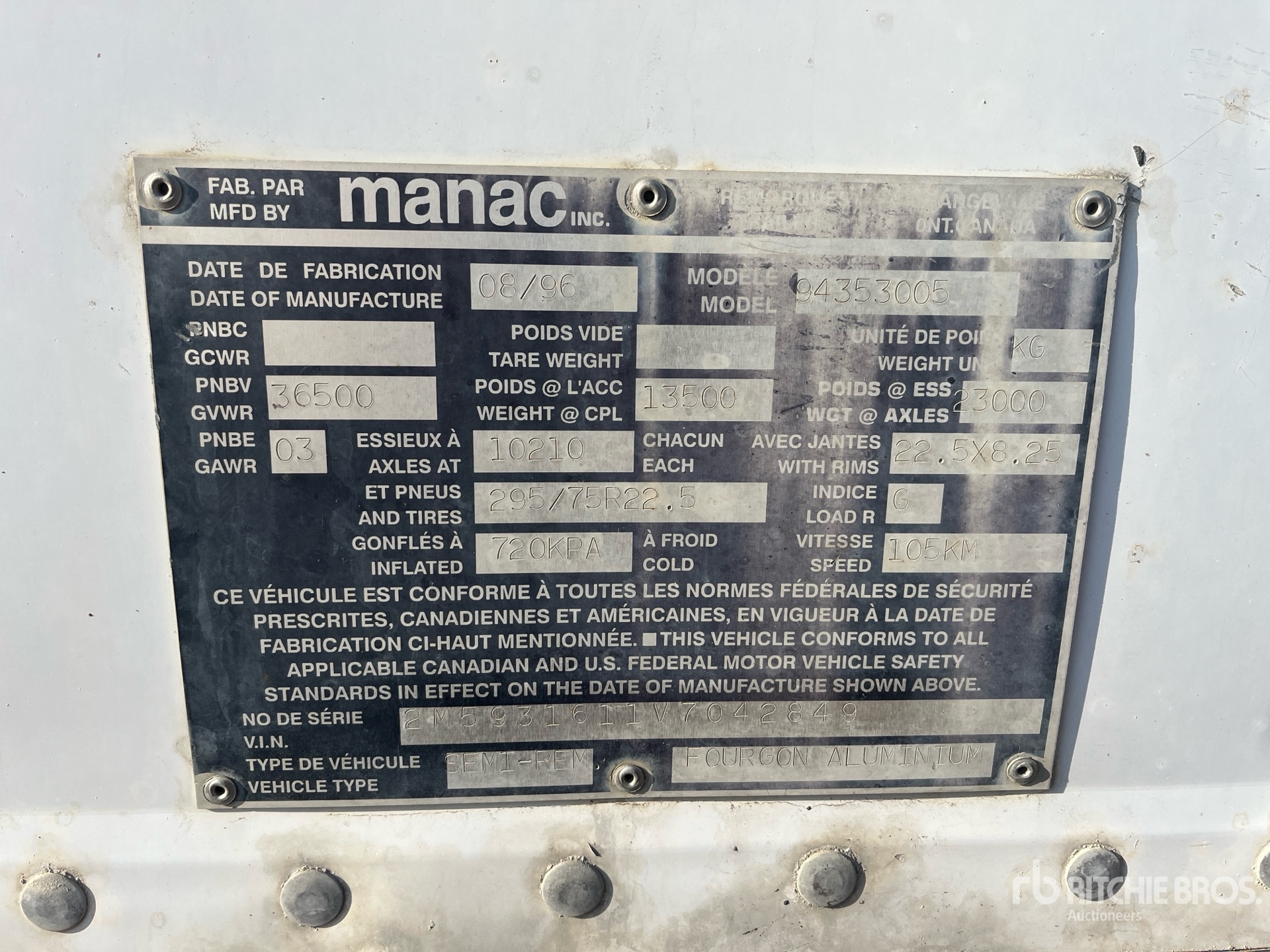1997 Manac 53 ft x 102 in Sliding Tri/A Semi-remorque fourgon