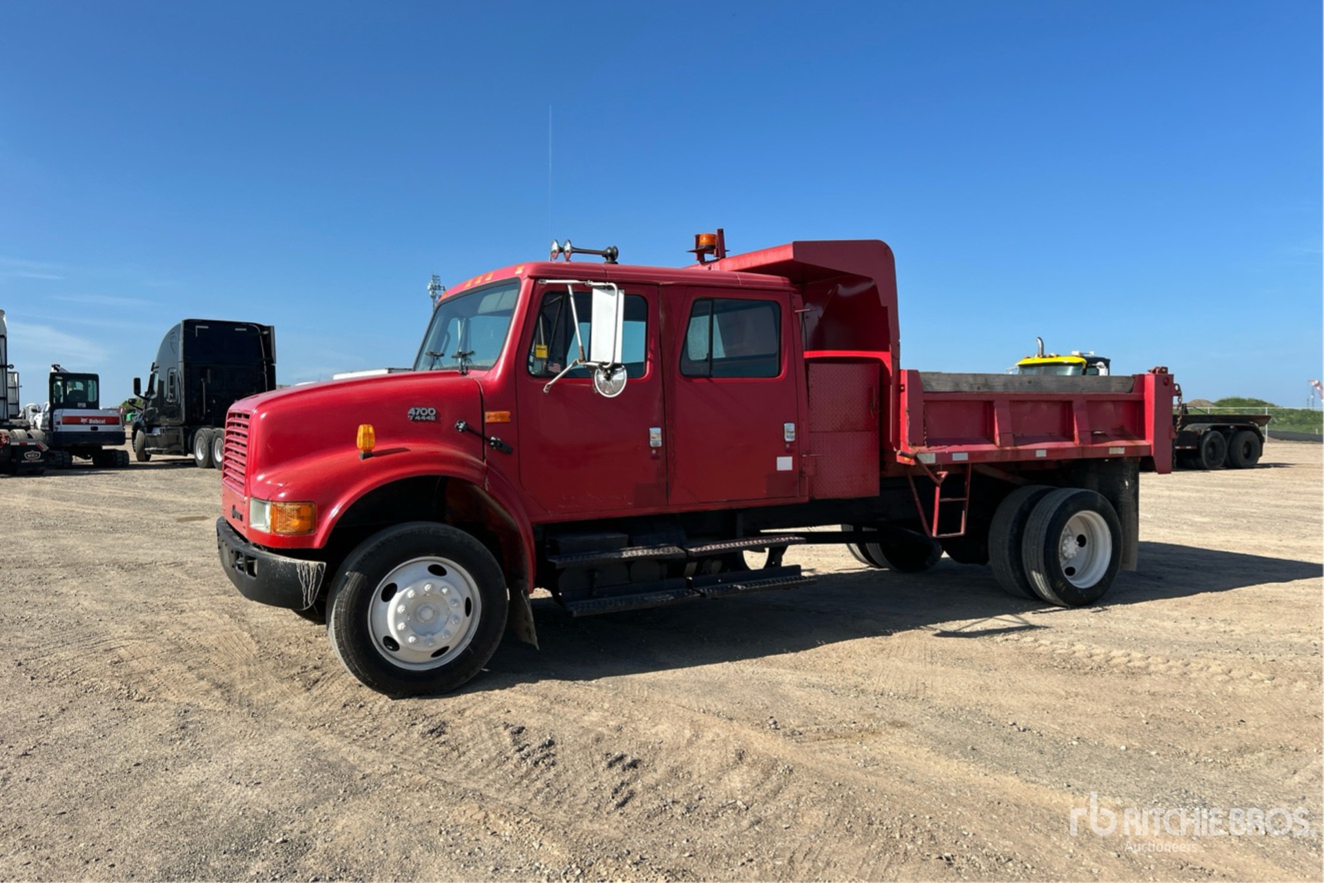 2002 International 4700 4x2 Crew Cab Dump Truck (Inoperable)