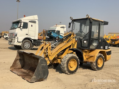2007 Cat 906 Pala gommata