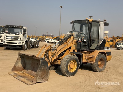 2008 Cat 906 Pala gommata