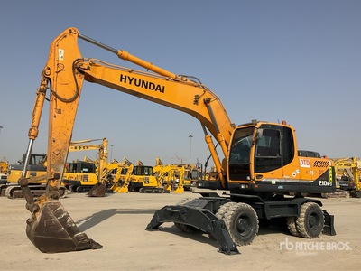 2021 Hyundai R210 Escavatore gommato