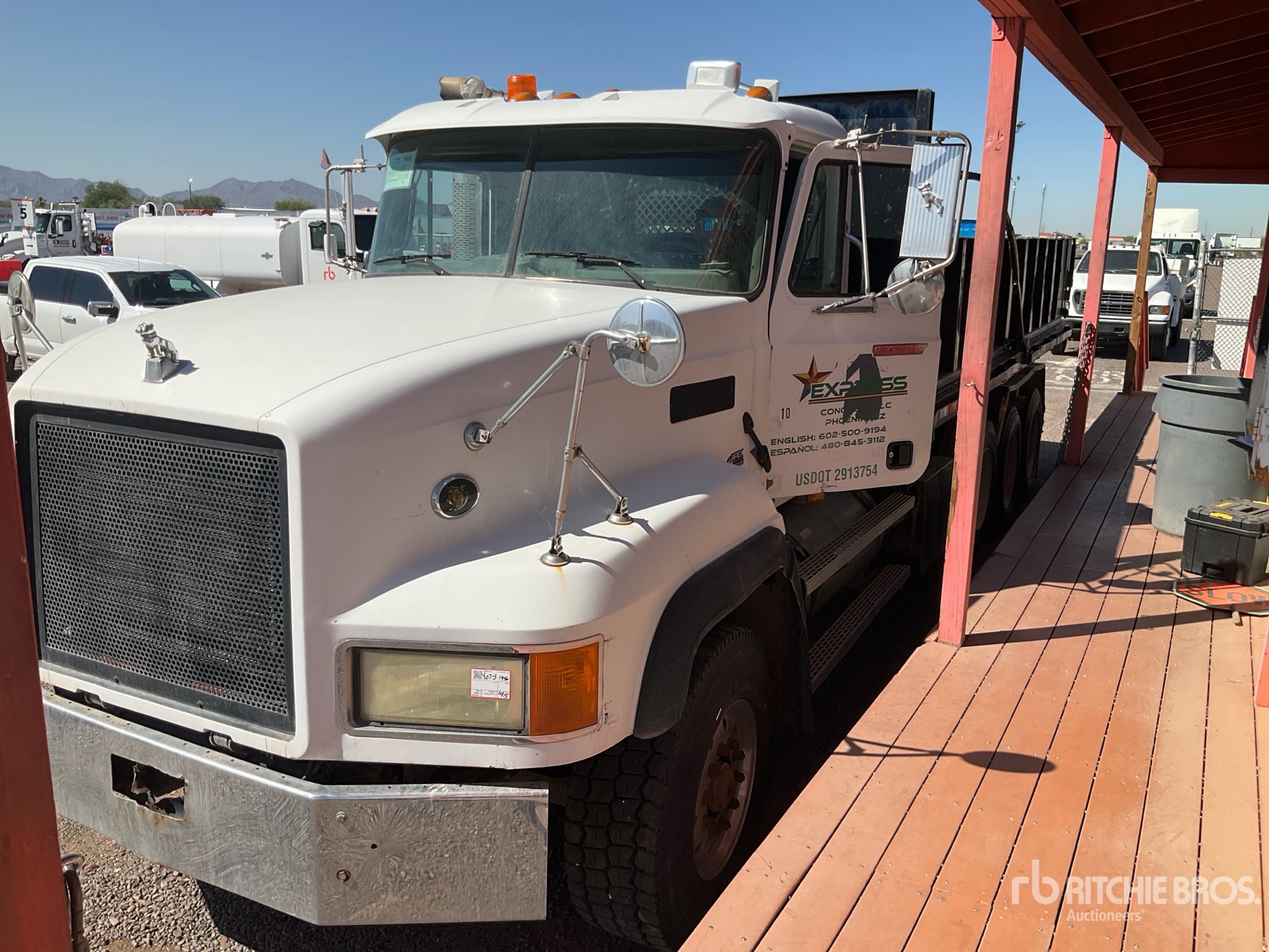2002 Mack CL700 を見 Dump Truck