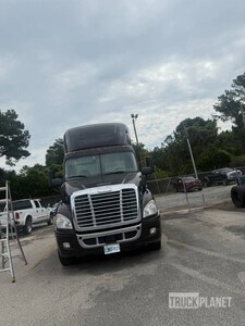 2016 Freightliner Cascadia S/A Day Cab Truck Tractor