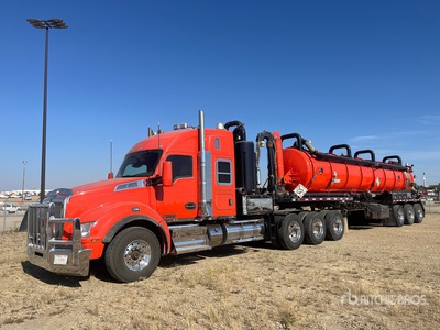 2015 Kenworth T880 8x6 Vacuum Excavator Truck