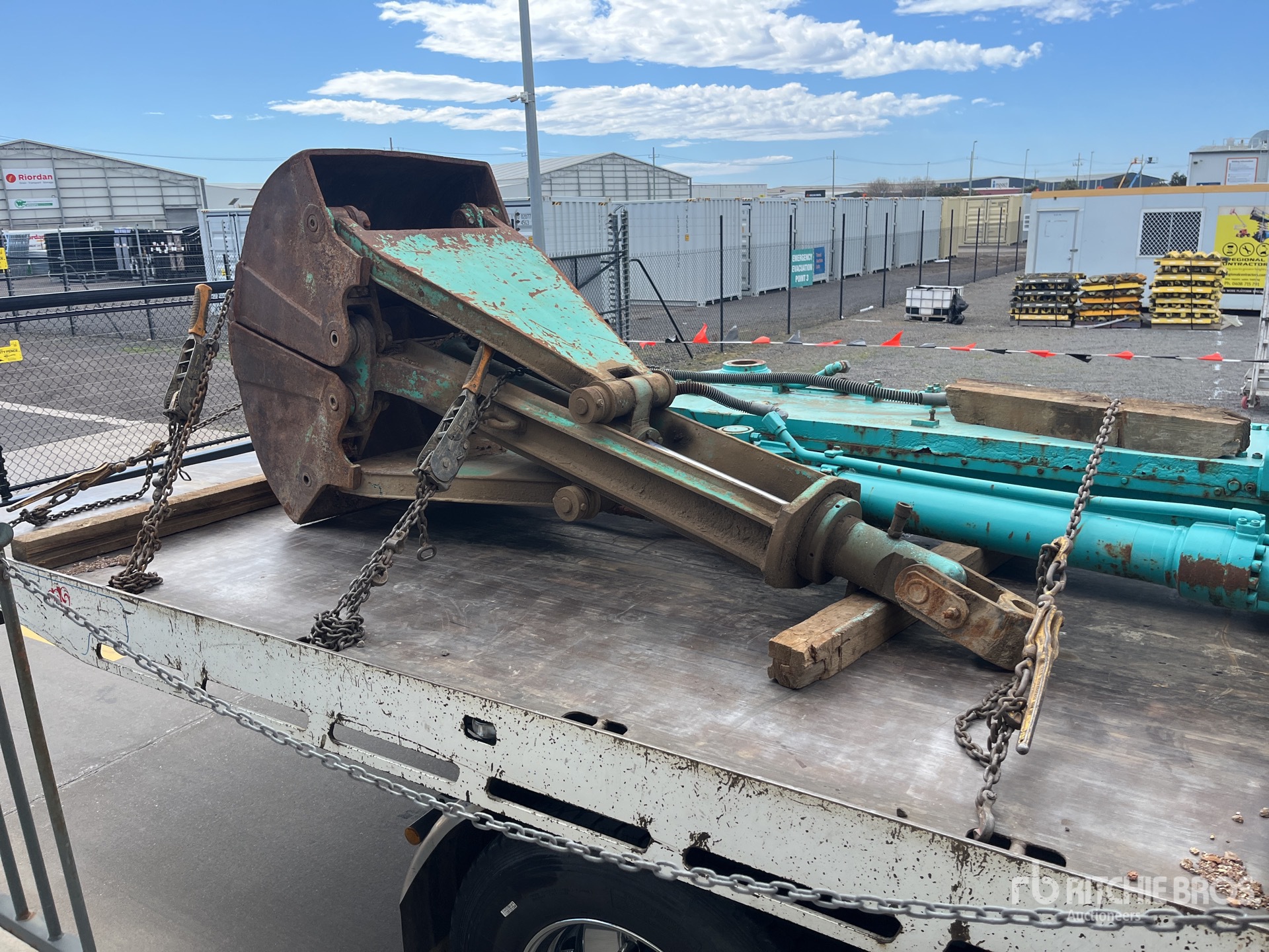 Clamshell Grapple