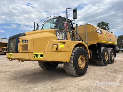 2011 Cat 740B 30000 L Water Wagon