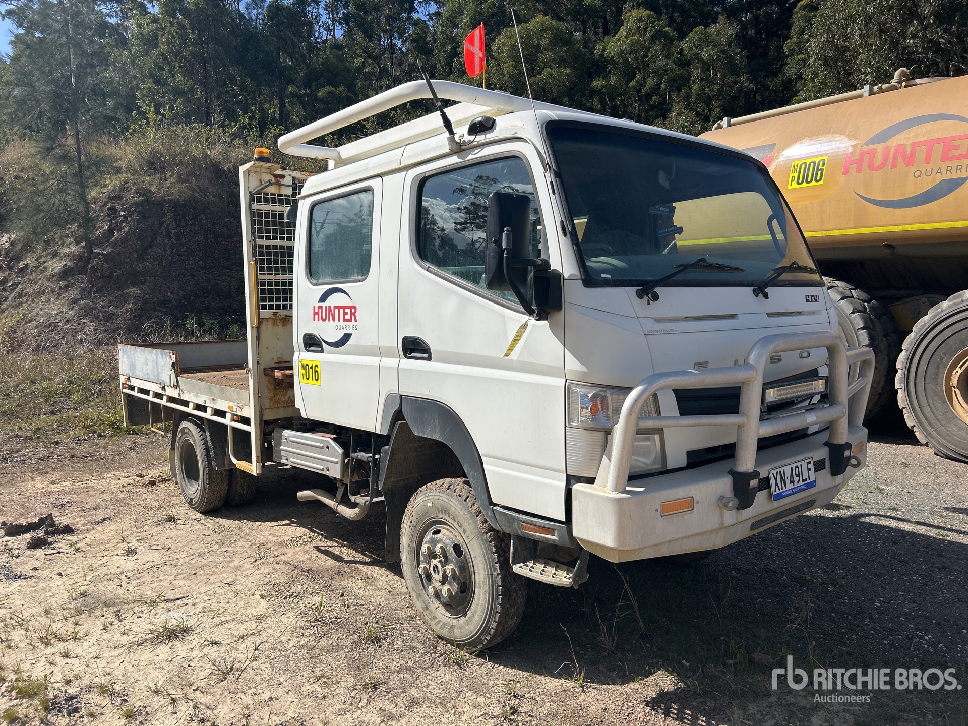 2013 Mitsubishi Fuso Canter 7/800 4x4 Crew Cab Camión Caja Abierta