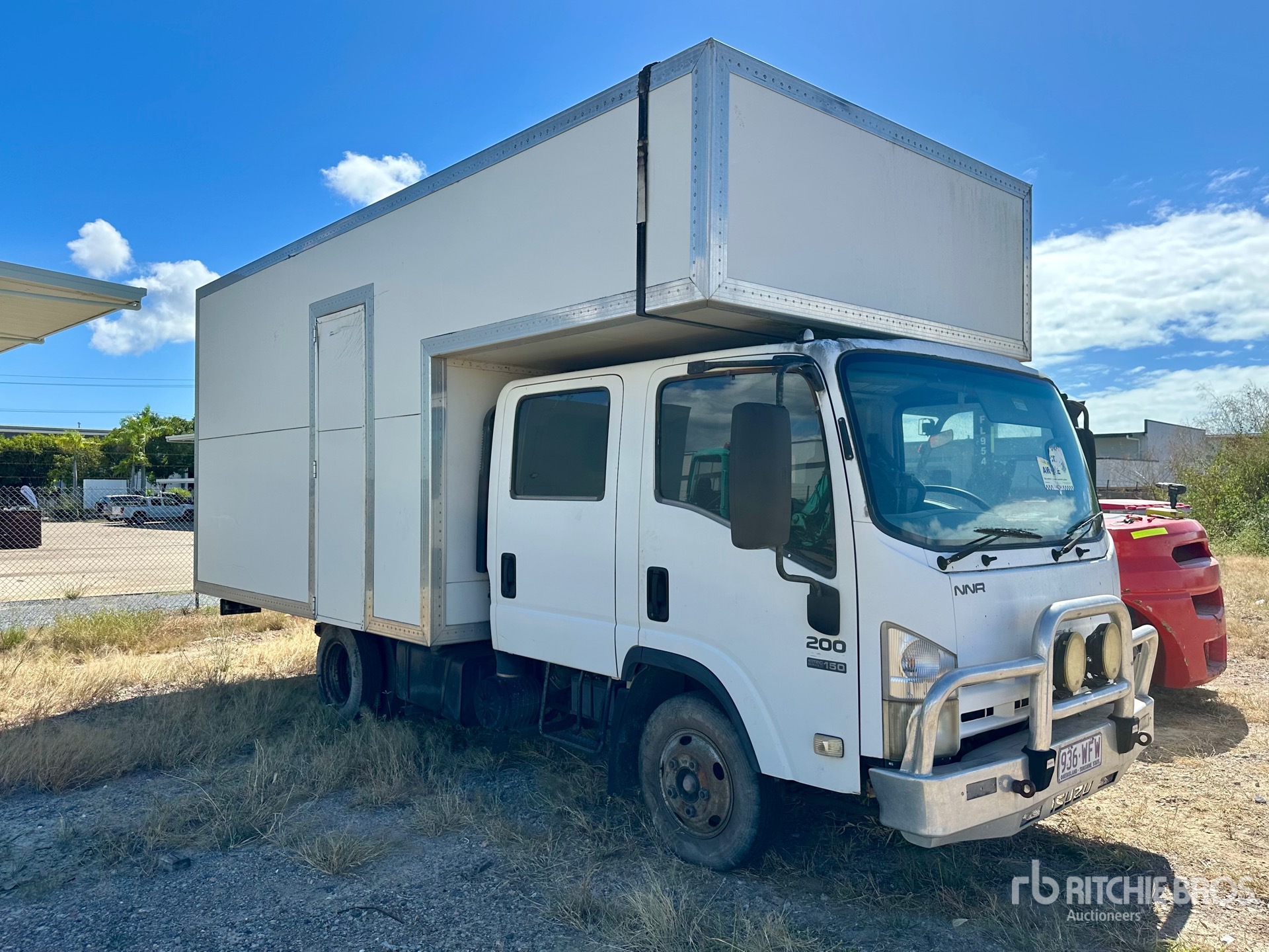 2011 Isuzu NNR Van Truck