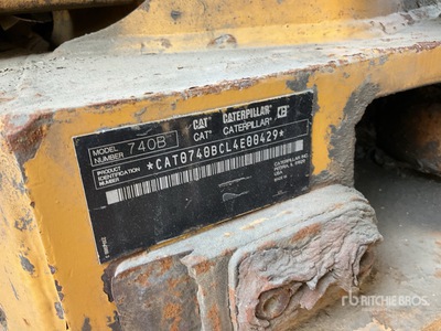 2011 Cat 740B Knickgelenkter Muldenkipper