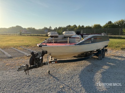2000 Lowe TH220-224 22 ft Bowrider Boat w/2000 Hawkeye B213T-B Trailer
