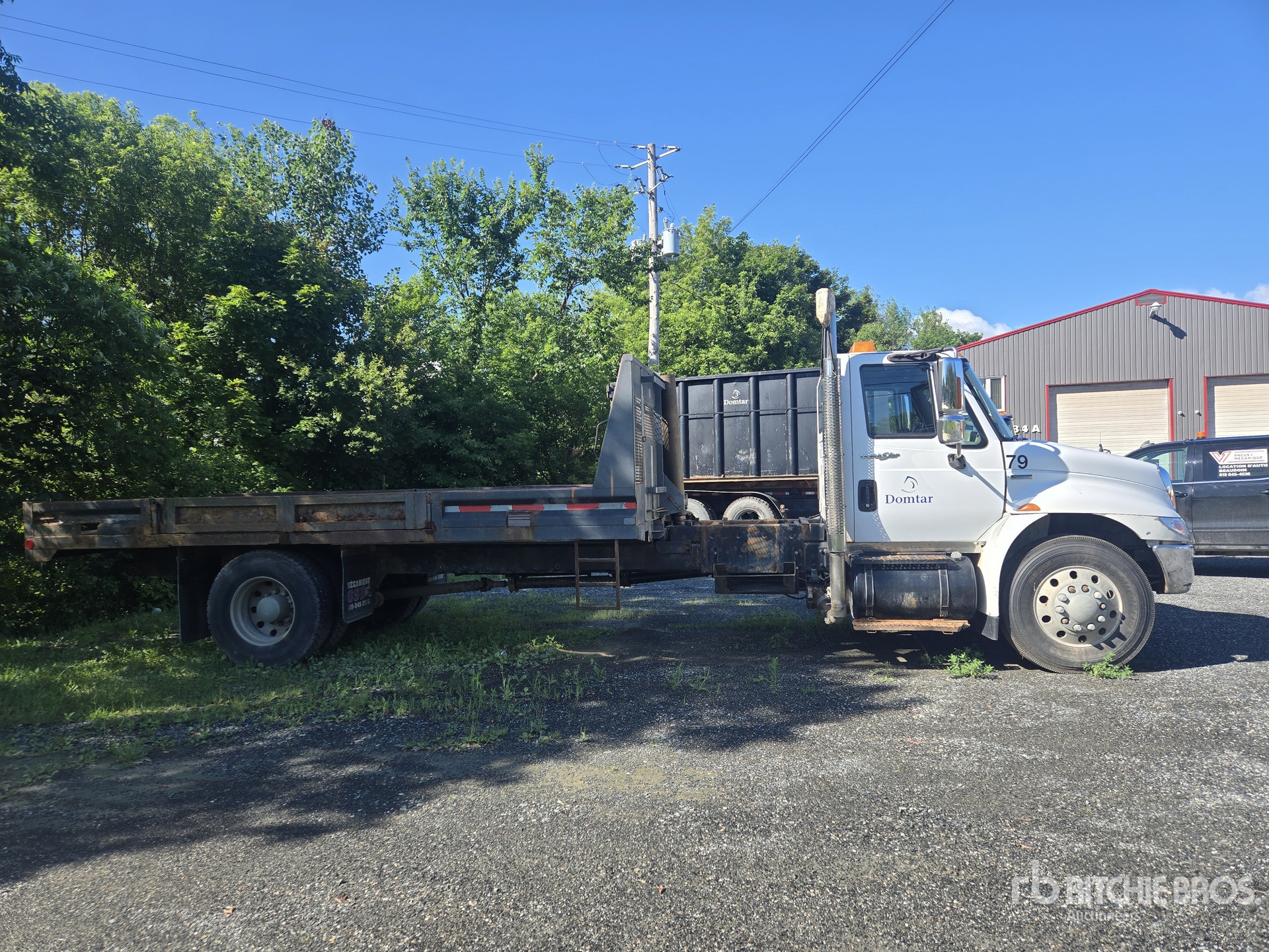 2009 International 4300 4x2 Flatbed Truck