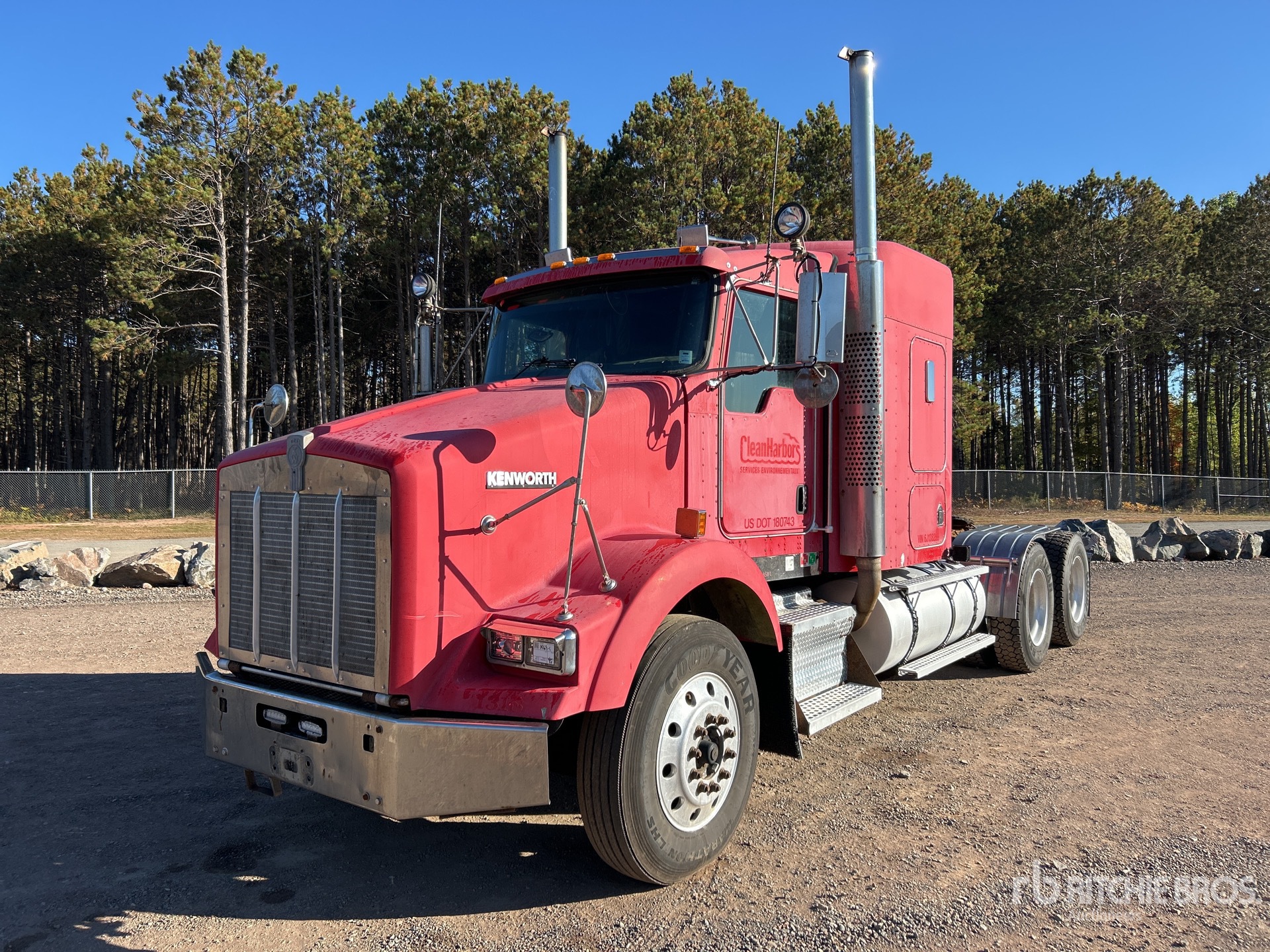 2006 Kenworth T800 6x4 T/A Sleeper Truck Tractor