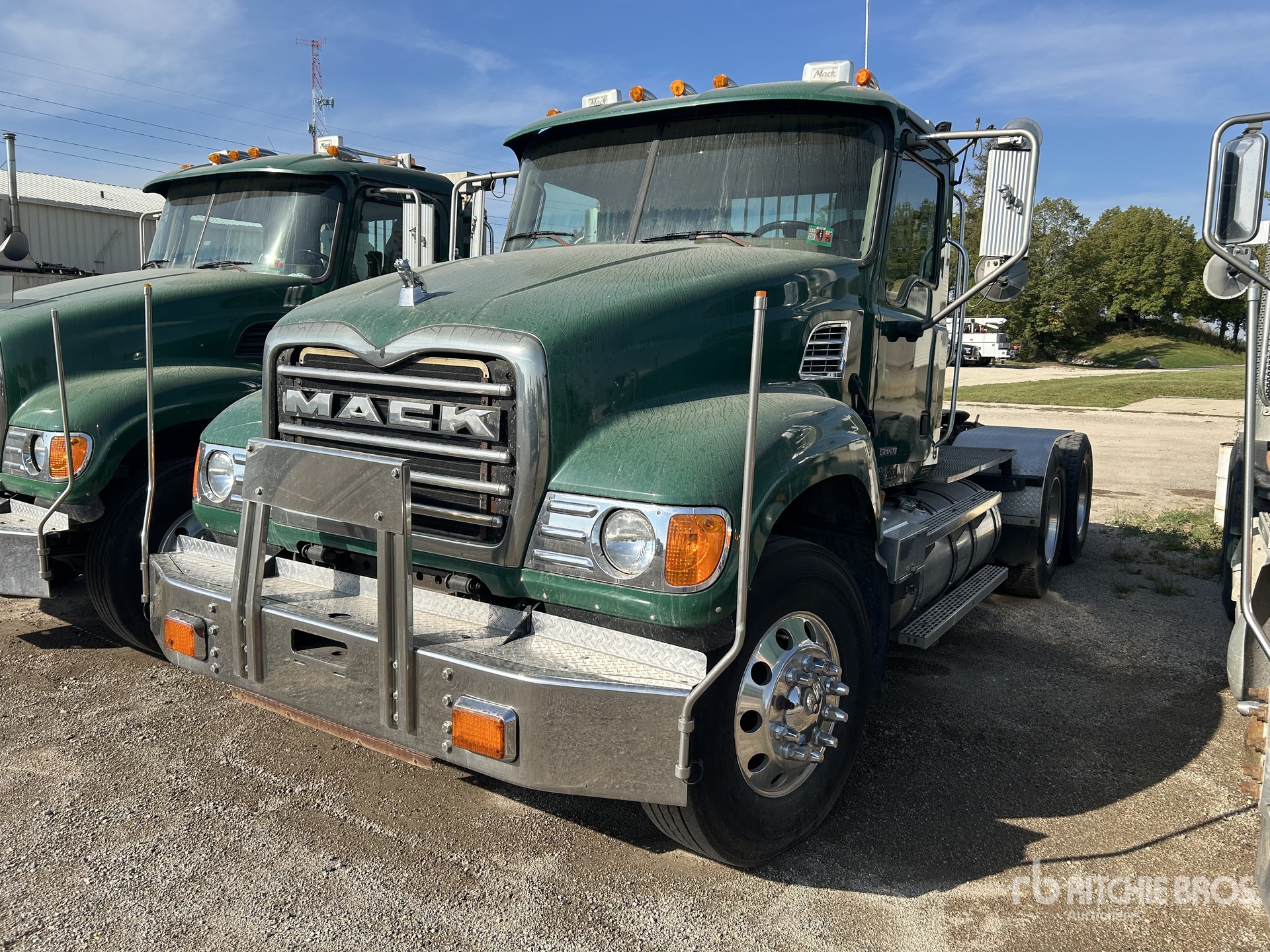 2007 Mack CV713 Cabeza Tractora Cabina Corta