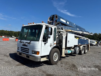 2005 Schwing 2525H-5/39X 39 m on 2005 Freightliner Condor 8x4 شاحنة مضخة الخرسانة