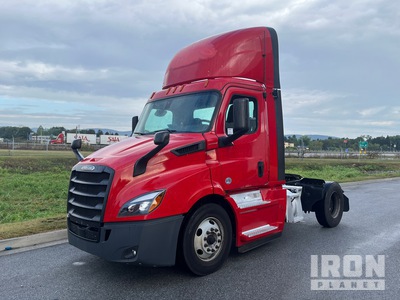 2019 Freightliner CA113 4x2 S/A Day Cab Truck Tractor