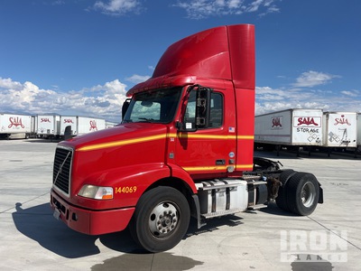 2015 Volvo VNM42T200 4x2 Cabeza Tractora Cabina Corta