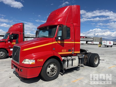 2017 Volvo VNM42T 4x2 Cabeza Tractora Cabina Corta (Inoperable)