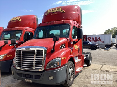 2018 Freightliner CA113 4x2 S/A Day Cab Truck Tractor